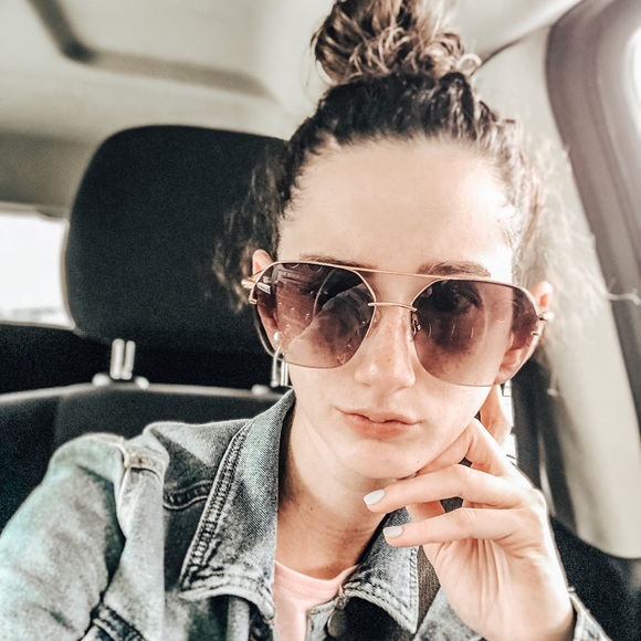 Meet your Posher, Casey - Picture 2 of 4